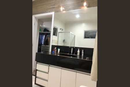 Casa à venda com 226m², 4 quartos e 4 vagas