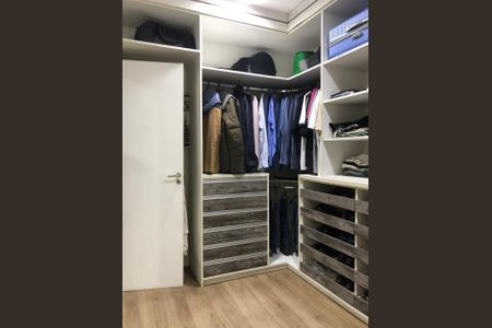 Casa à venda com 226m², 4 quartos e 4 vagas