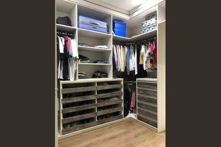 Casa à venda com 226m², 4 quartos e 4 vagas