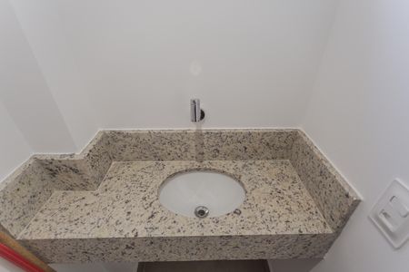 Apartamento à venda com 81m², 2 quartos e 1 vagaPia do Banheiro de serviço