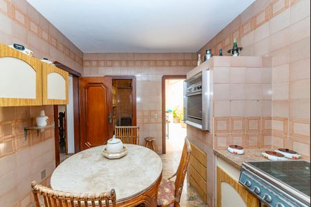 Casa à venda com 440m², 5 quartos e 3 vagas Casa à venda com 440m², 5 quartos e 3 vagasCozinha 2