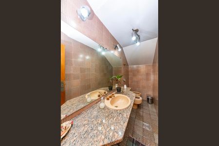 Casa à venda com 440m², 5 quartos e 3 vagas Casa à venda com 440m², 5 quartos e 3 vagasLavabo