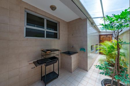 Casa à venda com 440m², 5 quartos e 3 vagas Casa à venda com 440m², 5 quartos e 3 vagasÁrea de Serviço