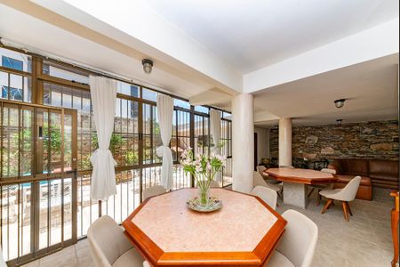 Casa à venda com 440m², 5 quartos e 3 vagas Casa à venda com 440m², 5 quartos e 3 vagasSala 4