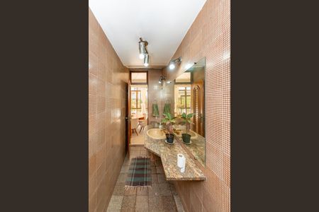 Casa à venda com 440m², 5 quartos e 3 vagas Casa à venda com 440m², 5 quartos e 3 vagasLavabo