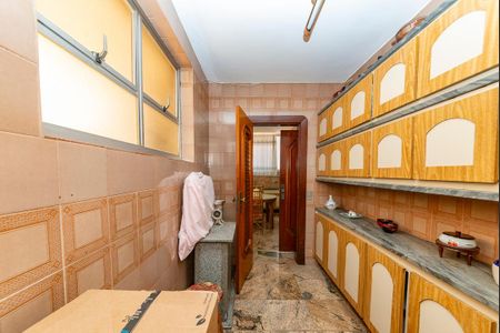 Casa à venda com 440m², 5 quartos e 3 vagas Casa à venda com 440m², 5 quartos e 3 vagasDespensa