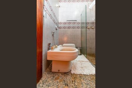 Casa à venda com 440m², 5 quartos e 3 vagas Casa à venda com 440m², 5 quartos e 3 vagasBanheiro Social