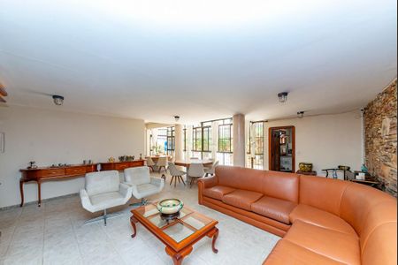 Casa à venda com 440m², 5 quartos e 3 vagas Casa à venda com 440m², 5 quartos e 3 vagasSala 4