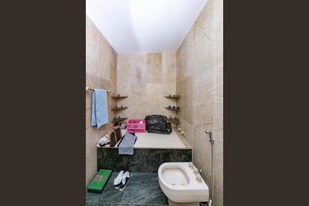 Casa à venda com 440m², 5 quartos e 3 vagas Casa à venda com 440m², 5 quartos e 3 vagasBanheiro da Suíte 1