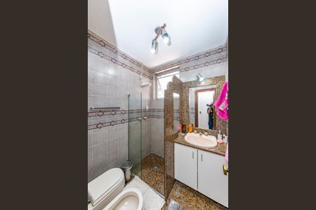 Casa à venda com 440m², 5 quartos e 3 vagas Casa à venda com 440m², 5 quartos e 3 vagasBanheiro Social