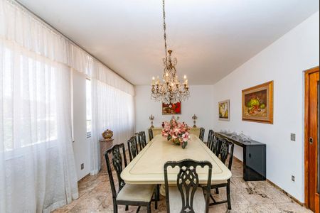 Casa à venda com 440m², 5 quartos e 3 vagas Casa à venda com 440m², 5 quartos e 3 vagasSala 3