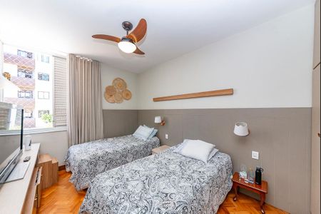 Casa à venda com 440m², 5 quartos e 3 vagas Casa à venda com 440m², 5 quartos e 3 vagasSuíte 3