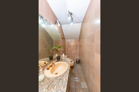 Casa à venda com 440m², 5 quartos e 3 vagas Casa à venda com 440m², 5 quartos e 3 vagasLavabo