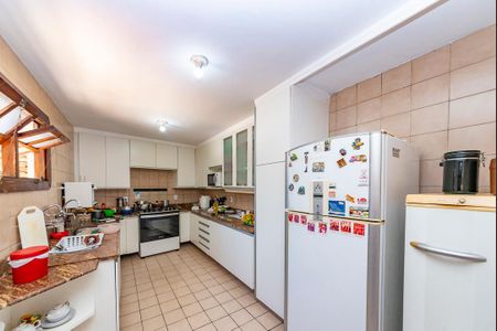 Casa à venda com 440m², 5 quartos e 3 vagas Casa à venda com 440m², 5 quartos e 3 vagasCozinha