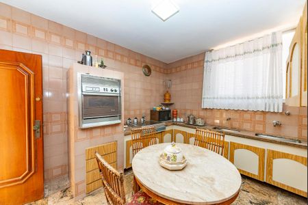 Casa à venda com 440m², 5 quartos e 3 vagas Casa à venda com 440m², 5 quartos e 3 vagasCozinha 2