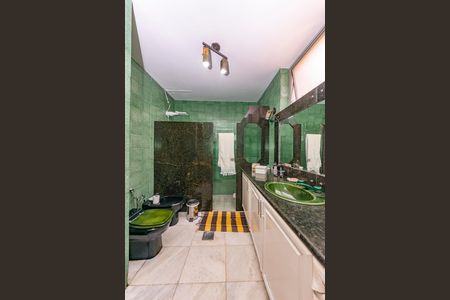 Casa à venda com 440m², 5 quartos e 3 vagas Casa à venda com 440m², 5 quartos e 3 vagasSuíte 3