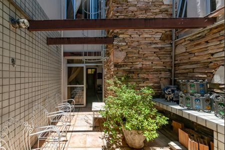 Casa à venda com 440m², 5 quartos e 3 vagas Casa à venda com 440m², 5 quartos e 3 vagasJardim