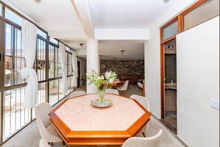 Casa à venda com 440m², 5 quartos e 3 vagas Casa à venda com 440m², 5 quartos e 3 vagasSala 4