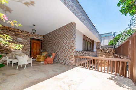 Casa à venda com 440m², 5 quartos e 3 vagas Casa à venda com 440m², 5 quartos e 3 vagasVaranda