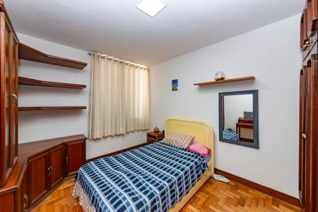 Casa à venda com 440m², 5 quartos e 3 vagas Casa à venda com 440m², 5 quartos e 3 vagasQuarto 5