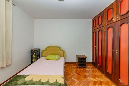 Casa à venda com 440m², 5 quartos e 3 vagas Casa à venda com 440m², 5 quartos e 3 vagasQuarto 4