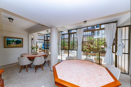 Casa à venda com 440m², 5 quartos e 3 vagas Casa à venda com 440m², 5 quartos e 3 vagasSala 4