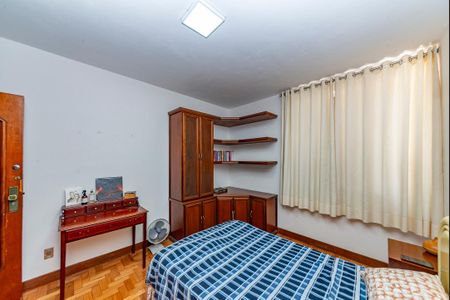 Casa à venda com 440m², 5 quartos e 3 vagas Casa à venda com 440m², 5 quartos e 3 vagasQuarto 5