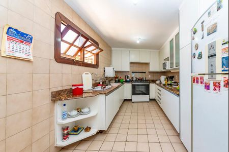 Casa à venda com 440m², 5 quartos e 3 vagas Casa à venda com 440m², 5 quartos e 3 vagasCozinha