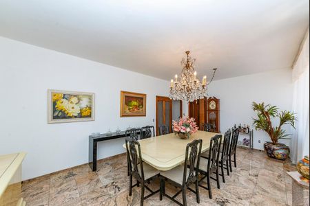 Casa à venda com 440m², 5 quartos e 3 vagas Casa à venda com 440m², 5 quartos e 3 vagasSala 3