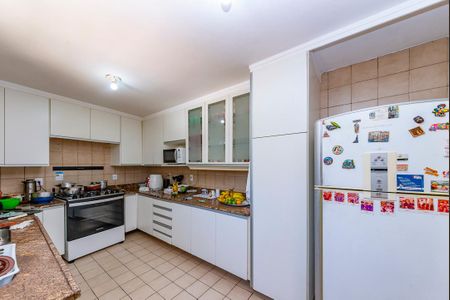 Casa à venda com 440m², 5 quartos e 3 vagas Casa à venda com 440m², 5 quartos e 3 vagasCozinha