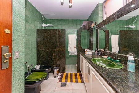 Casa à venda com 440m², 5 quartos e 3 vagas Casa à venda com 440m², 5 quartos e 3 vagasSuíte 3