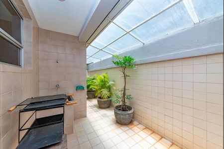 Casa à venda com 440m², 5 quartos e 3 vagas Casa à venda com 440m², 5 quartos e 3 vagasÁrea de Serviço