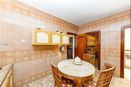 Casa à venda com 440m², 5 quartos e 3 vagas Casa à venda com 440m², 5 quartos e 3 vagasCozinha 2