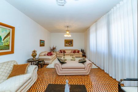 Casa à venda com 440m², 5 quartos e 3 vagas Casa à venda com 440m², 5 quartos e 3 vagasSala 1