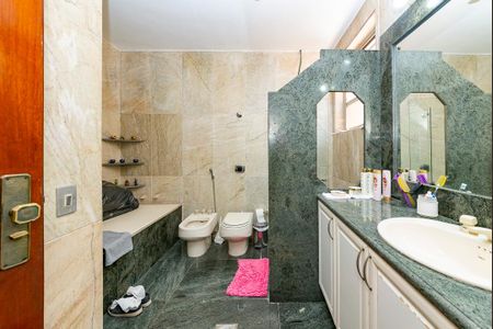 Casa à venda com 440m², 5 quartos e 3 vagas Casa à venda com 440m², 5 quartos e 3 vagasBanheiro da Suíte 1