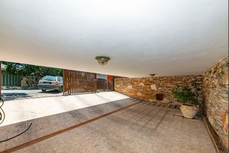 Casa à venda com 440m², 5 quartos e 3 vagas Casa à venda com 440m², 5 quartos e 3 vagasGaragem