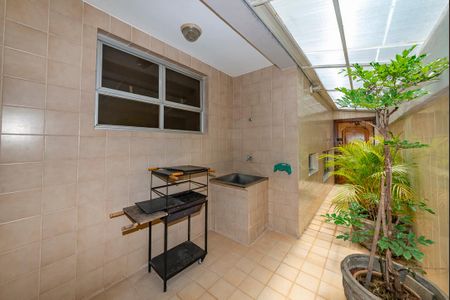 Casa à venda com 440m², 5 quartos e 3 vagas Casa à venda com 440m², 5 quartos e 3 vagasÁrea de Serviço