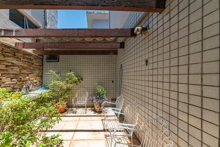 Casa à venda com 440m², 5 quartos e 3 vagas Casa à venda com 440m², 5 quartos e 3 vagasJardim