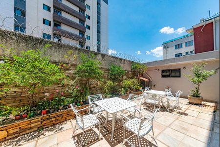 Casa à venda com 440m², 5 quartos e 3 vagas Casa à venda com 440m², 5 quartos e 3 vagasQuintal