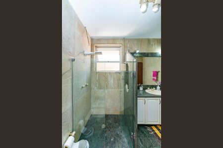 Casa à venda com 440m², 5 quartos e 3 vagas Casa à venda com 440m², 5 quartos e 3 vagasBanheiro da Suíte 1