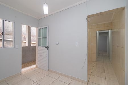 Sala de casa para alugar com 2 quartos, 55m² em Parque dos Bancarios, São Paulo