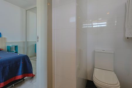 Apartamento à venda com 110m², 3 quartos e 2 vagas Apartamento à venda com 110m², 3 quartos e 2 vagasBanheiro da Suíte