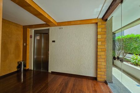 Apartamento à venda com 110m², 3 quartos e 2 vagas Apartamento à venda com 110m², 3 quartos e 2 vagasHall de entrada