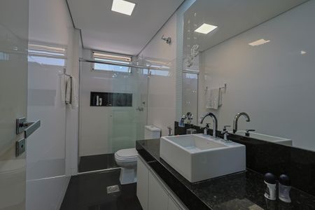 Banheiro de apartamento à venda com 3 quartos, 110m² em Carmo, Belo Horizonte