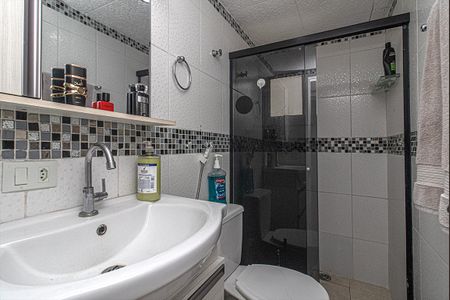 banheiro social_1 de apartamento à venda com 2 quartos, 64m² em São João Climaco, São Paulo