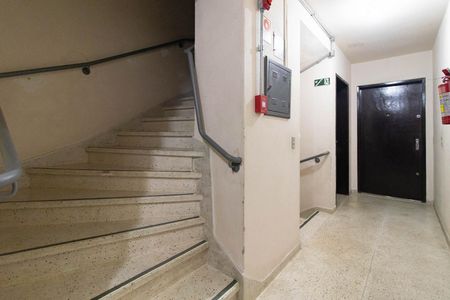 Apartamento à venda com 40m², 1 quarto e sem vagaEscada