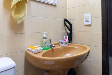 Banheiro de apartamento à venda com 1 quarto, 40m² em Jardim Botânico, Porto Alegre