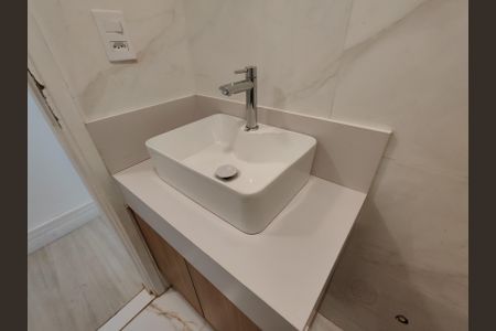 Apartamento para alugar com 208m², 3 quartos e 2 vagas Apartamento para alugar com 208m², 3 quartos e 2 vagasBanheiro social