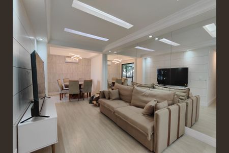 Apartamento para alugar com 208m², 3 quartos e 2 vagas Apartamento para alugar com 208m², 3 quartos e 2 vagasSala