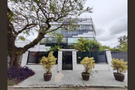 Apartamento para alugar com 208m², 3 quartos e 2 vagas Apartamento para alugar com 208m², 3 quartos e 2 vagasFachada